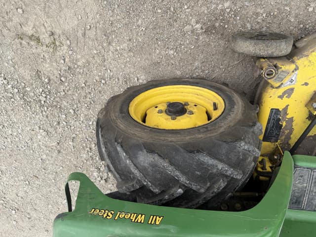 Image of John Deere 425 equipment image 3