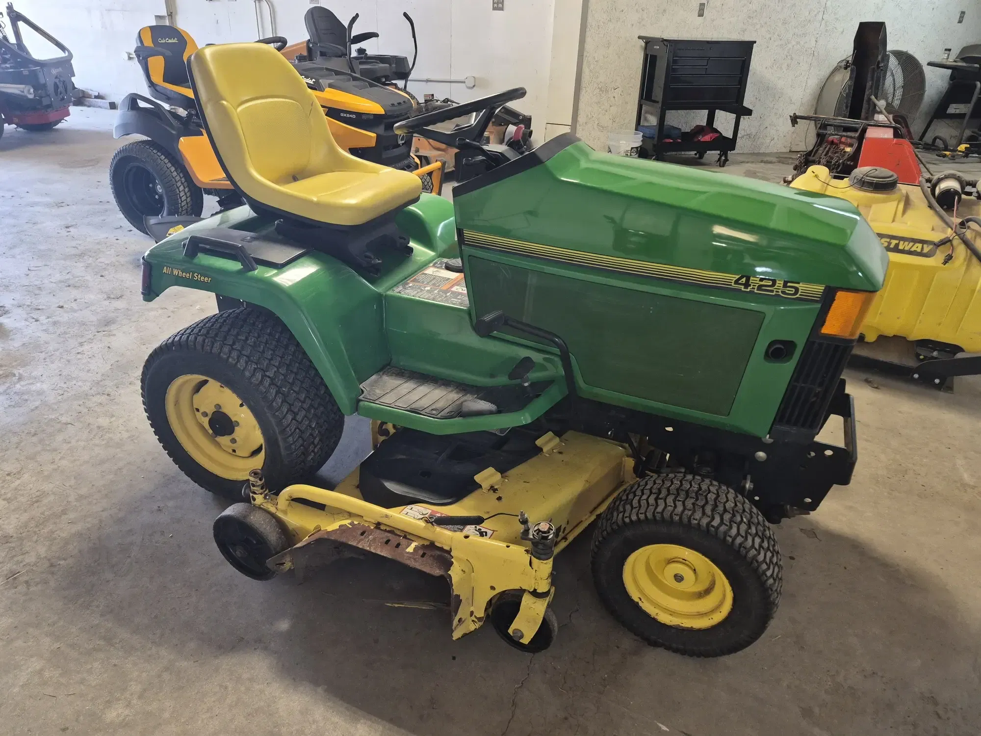 John Deere 425 Equipment Image0