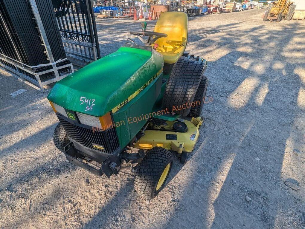 Image of John Deere 425 Primary image