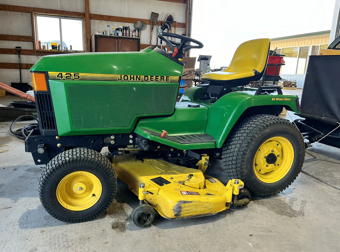 Image of John Deere 425 Primary Image