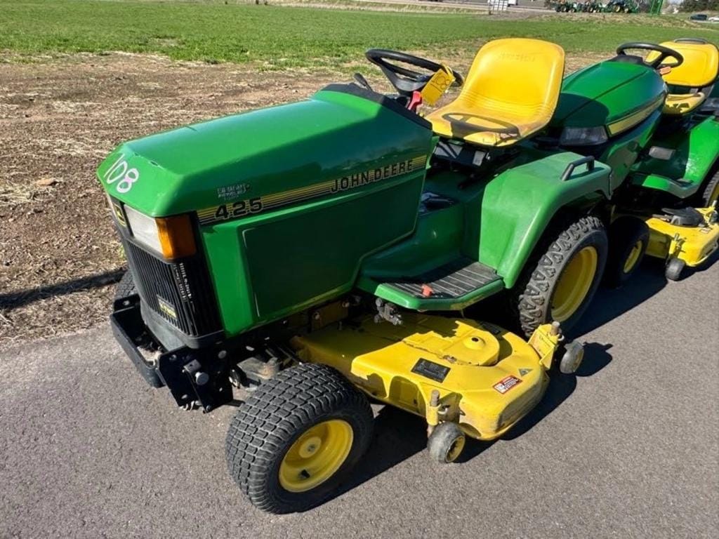 John Deere 425 Equipment Image0