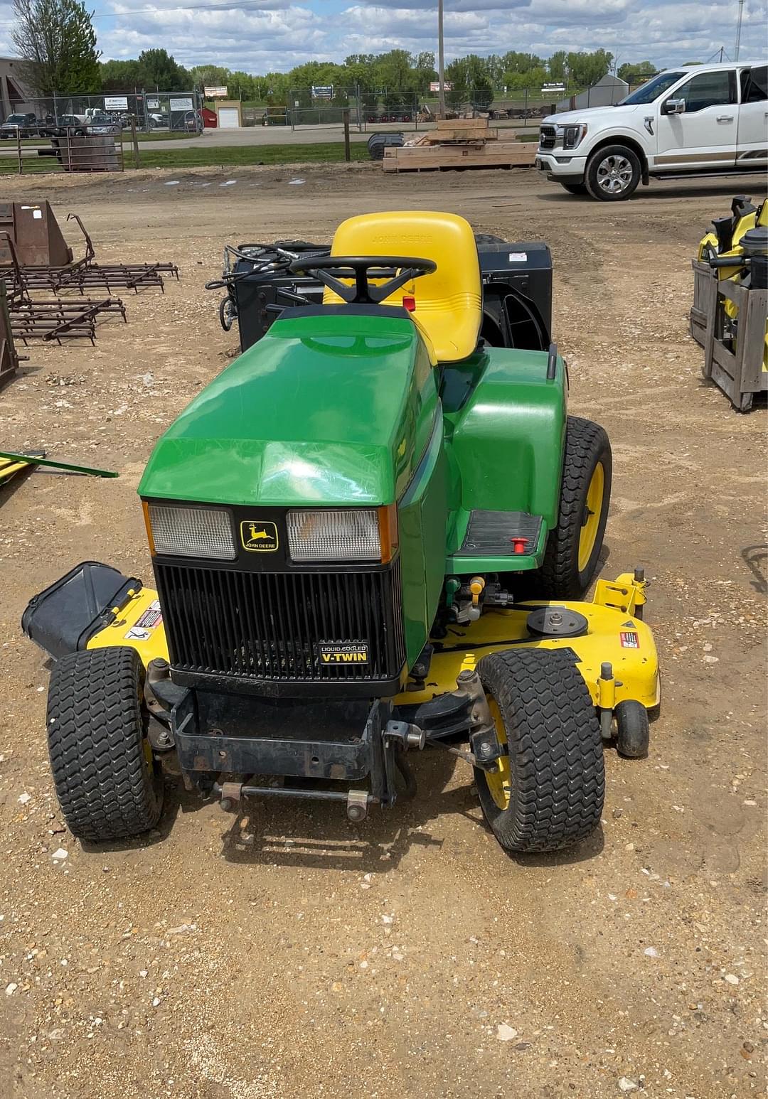 Image of John Deere 425 Primary image