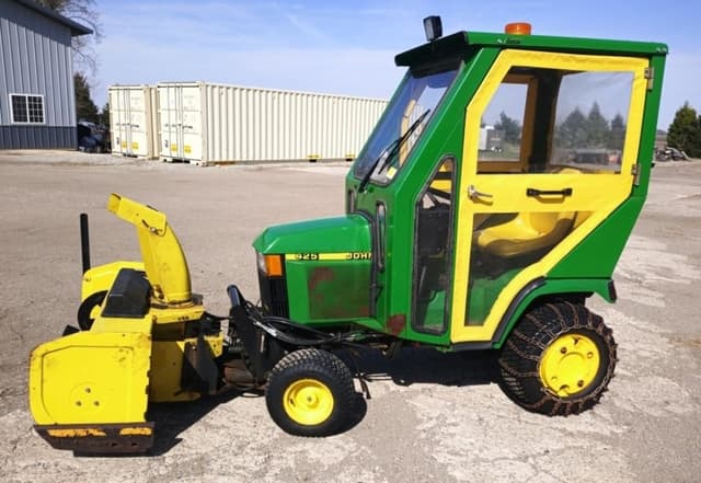 Image of John Deere 425 equipment image 1