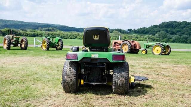 Image of John Deere 425 equipment image 3