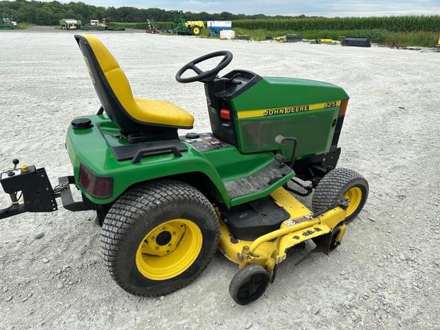 Image of John Deere 425 equipment image 4