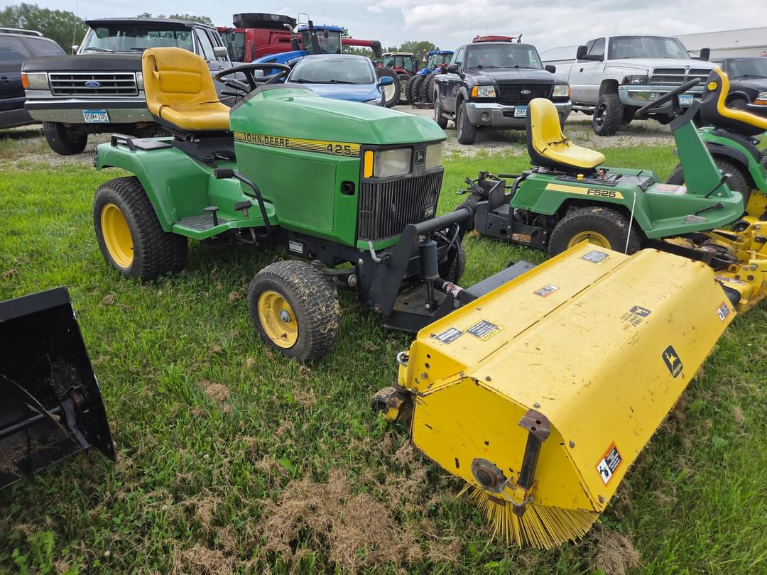 Image of John Deere 425 Primary image
