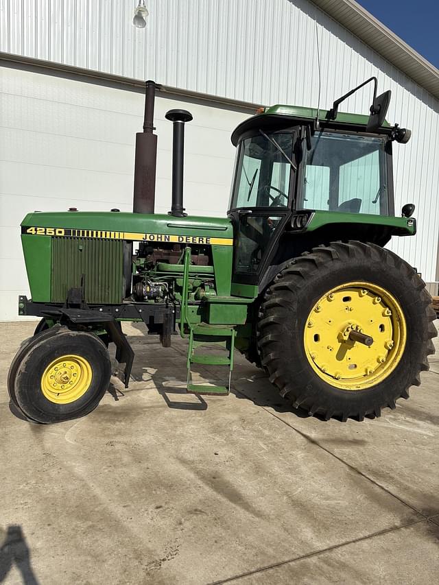 Image of John Deere 4250 equipment image 2
