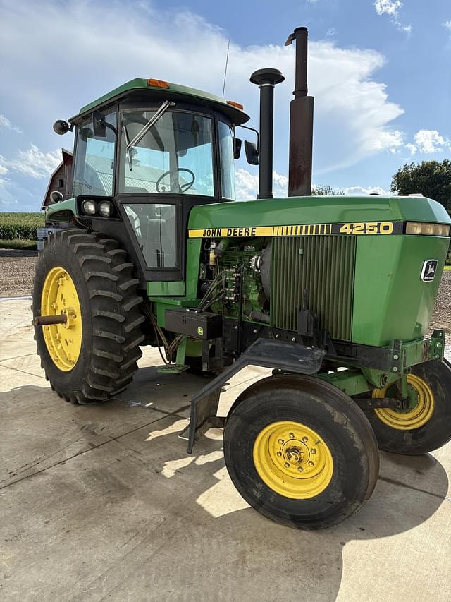 Image of John Deere 4250 equipment image 1