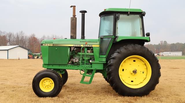 Image of John Deere 4250 equipment image 3