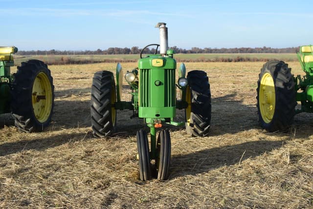 Image of John Deere 430 equipment image 1