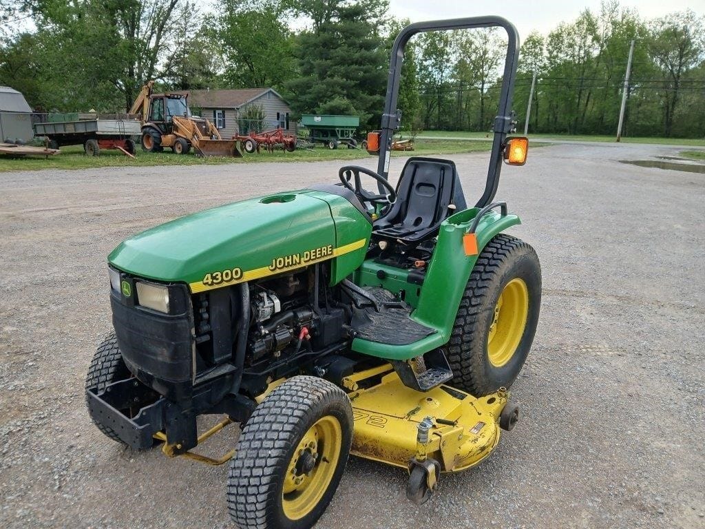 John Deere 4300 Equipment Image0