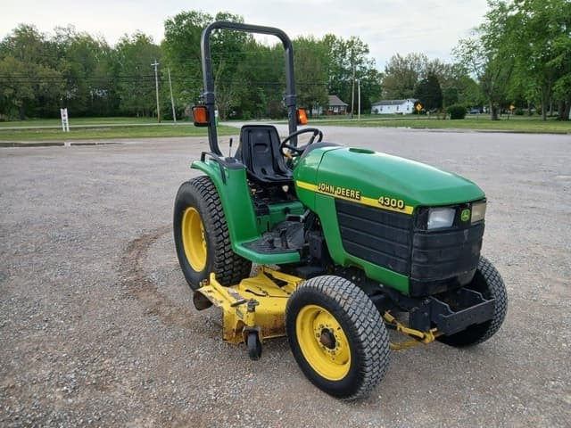 Image of John Deere 4300 equipment image 3
