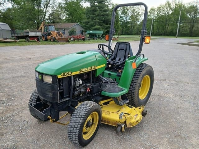 Image of John Deere 4300 equipment image 1