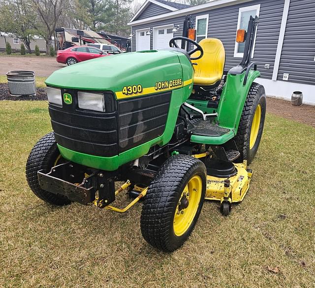 Image of John Deere 4300 equipment image 1