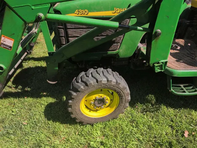 Image of John Deere 4310 equipment image 3