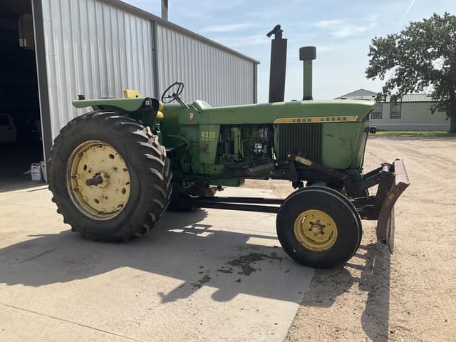 Image of John Deere 4320 equipment image 1