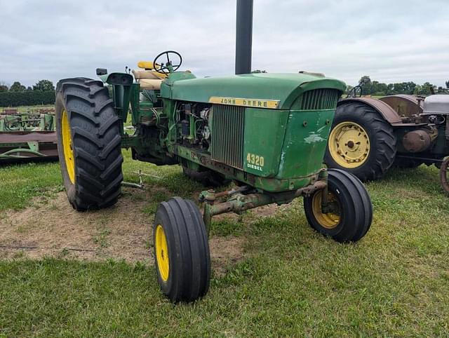 Image of John Deere 4320 equipment image 1