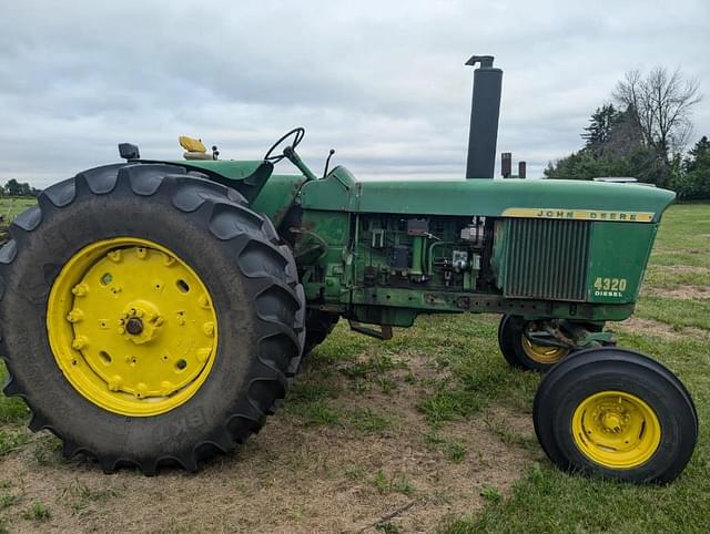 Image of John Deere 4320 equipment image 2