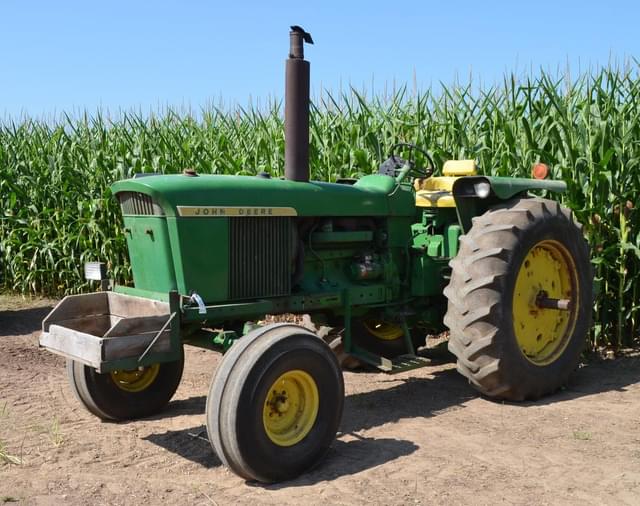 Image of John Deere 4320 equipment image 2