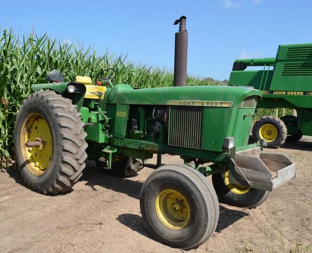 Image of John Deere 4320 equipment image 1