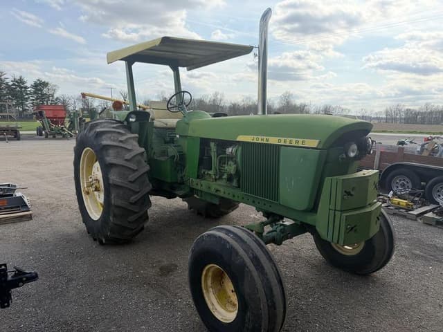 Image of John Deere 4320 equipment image 2