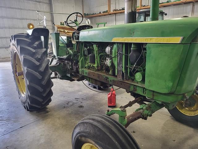 Image of John Deere 4320 equipment image 2