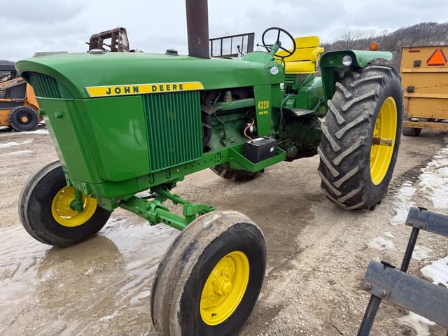 Image of John Deere 4320 equipment image 1