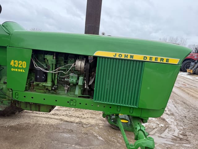 Image of John Deere 4320 equipment image 4