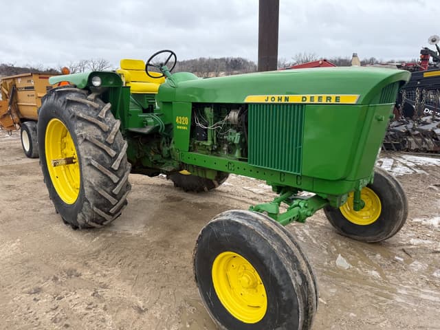 Image of John Deere 4320 equipment image 3