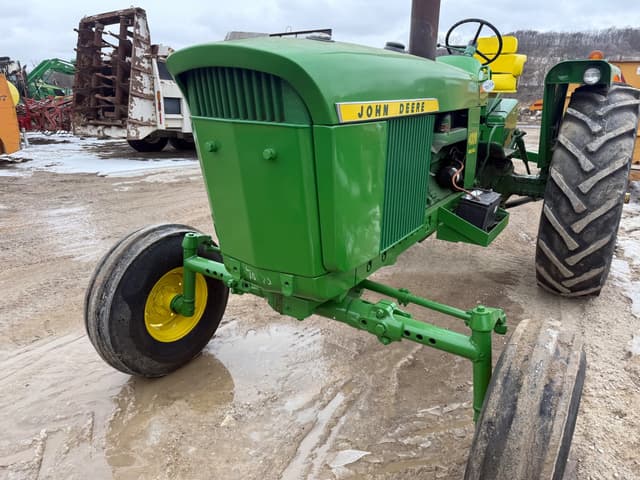 Image of John Deere 4320 equipment image 2