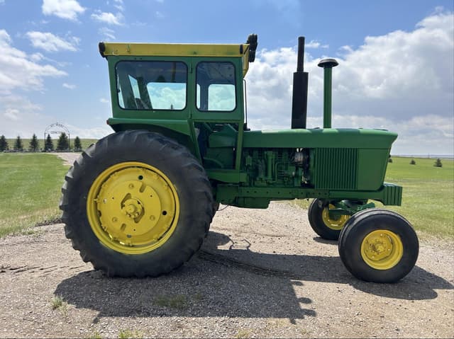 Image of John Deere 4320 equipment image 3