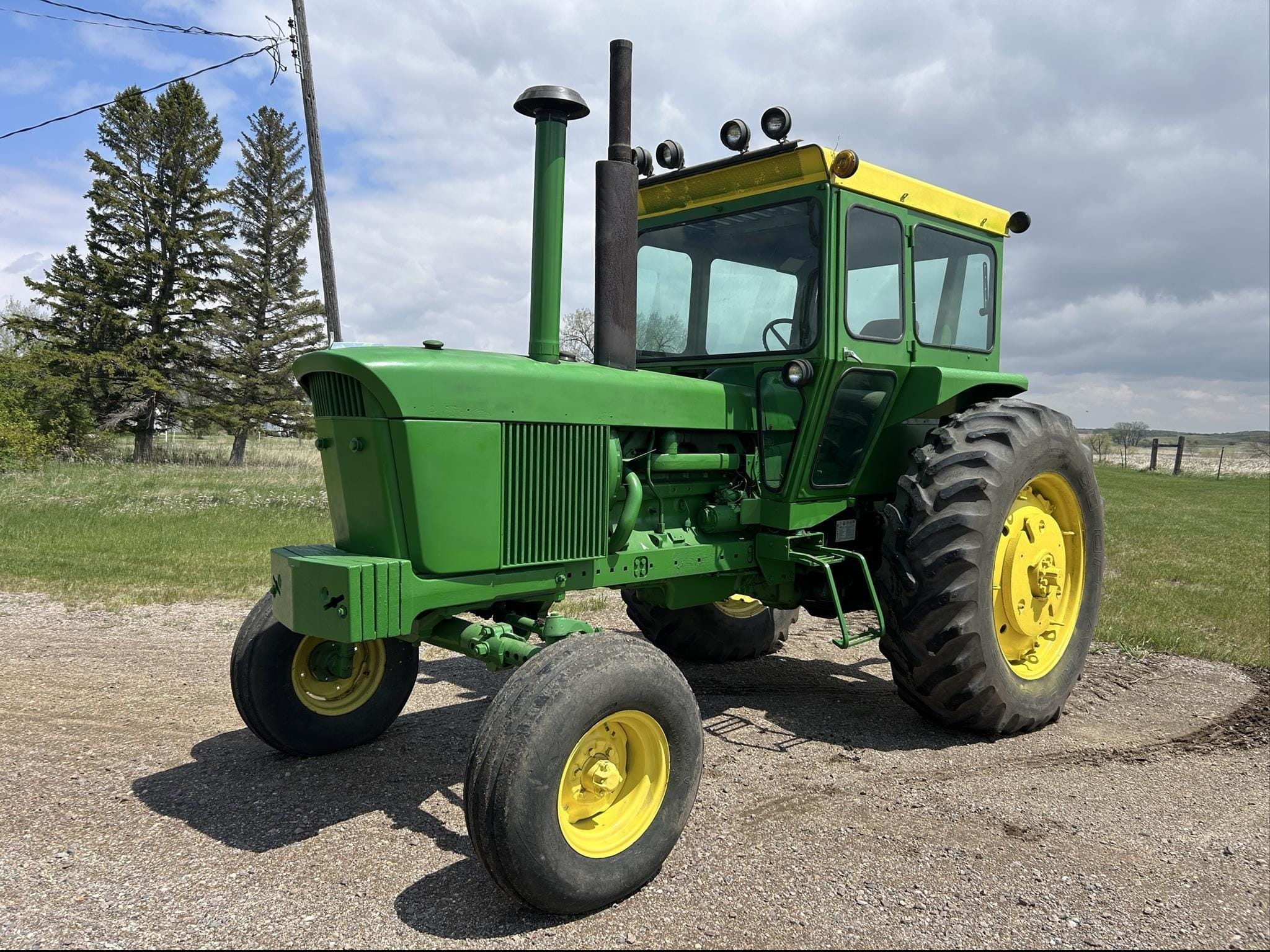 John Deere 4320 Equipment Image0