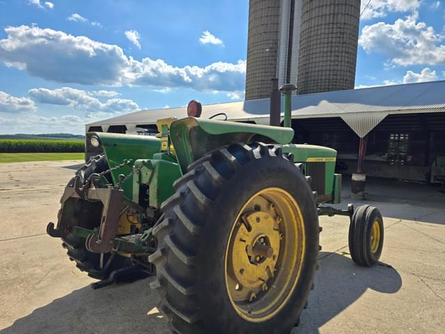 Image of John Deere 4320 equipment image 4