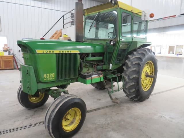 Image of John Deere 4320 equipment image 1