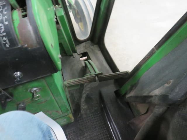 Image of John Deere 4320 equipment image 4