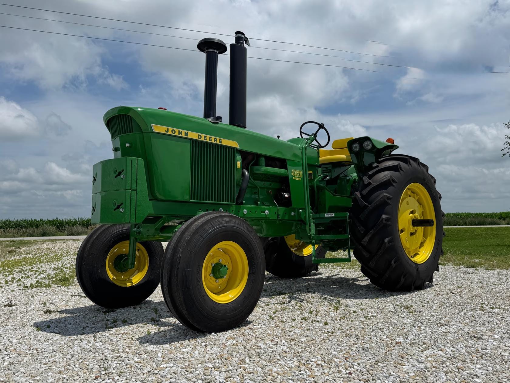 John Deere 4320 Equipment Image0