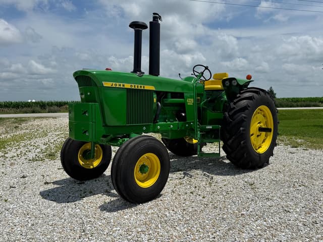 Image of John Deere 4320 equipment image 1