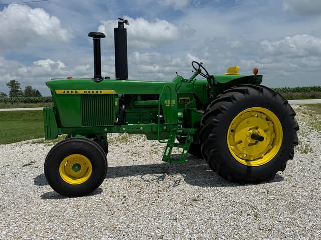 Image of John Deere 4320 equipment image 2