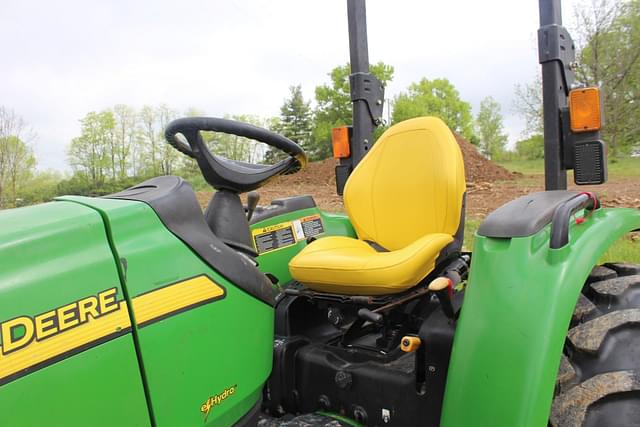 Image of John Deere 4320 equipment image 2