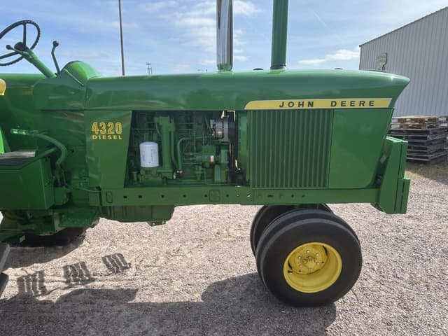 Image of John Deere 4320 equipment image 4