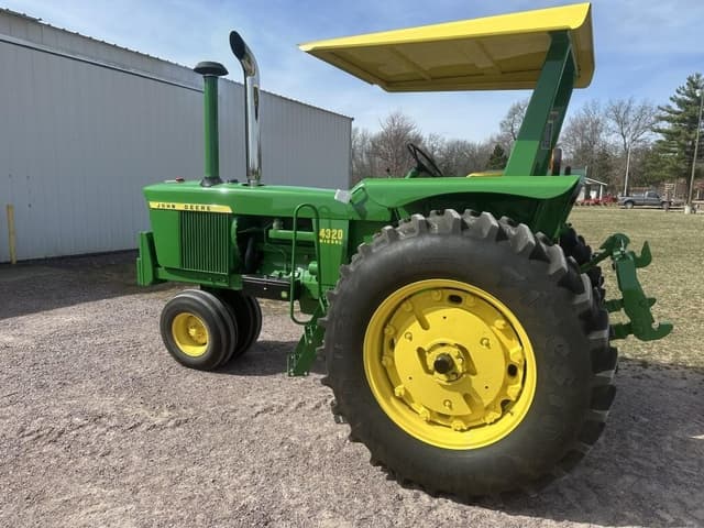 Image of John Deere 4320 equipment image 1