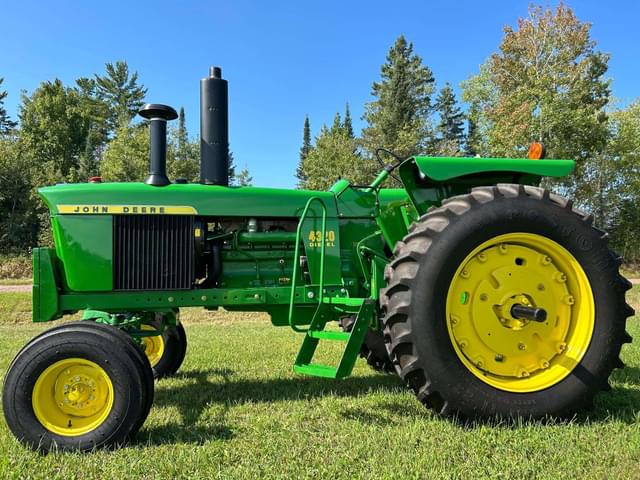 Image of John Deere 4320 equipment image 1