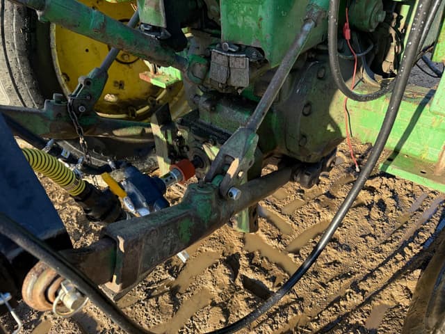 Image of John Deere 4320 equipment image 4