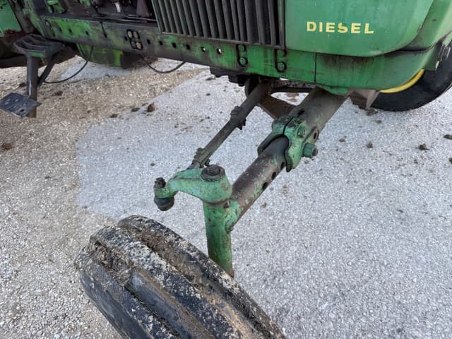Image of John Deere 4320 equipment image 3