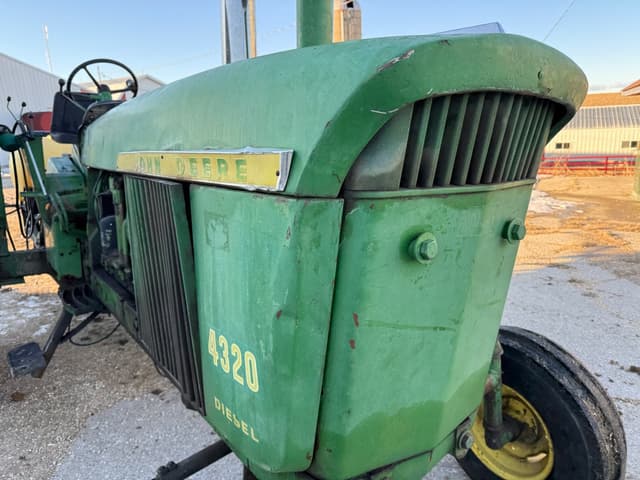 Image of John Deere 4320 equipment image 2