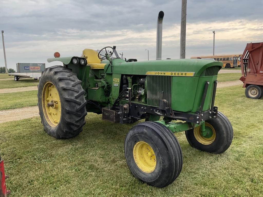 Main image John Deere 4320