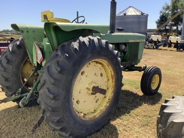 Image of John Deere 4320 equipment image 3