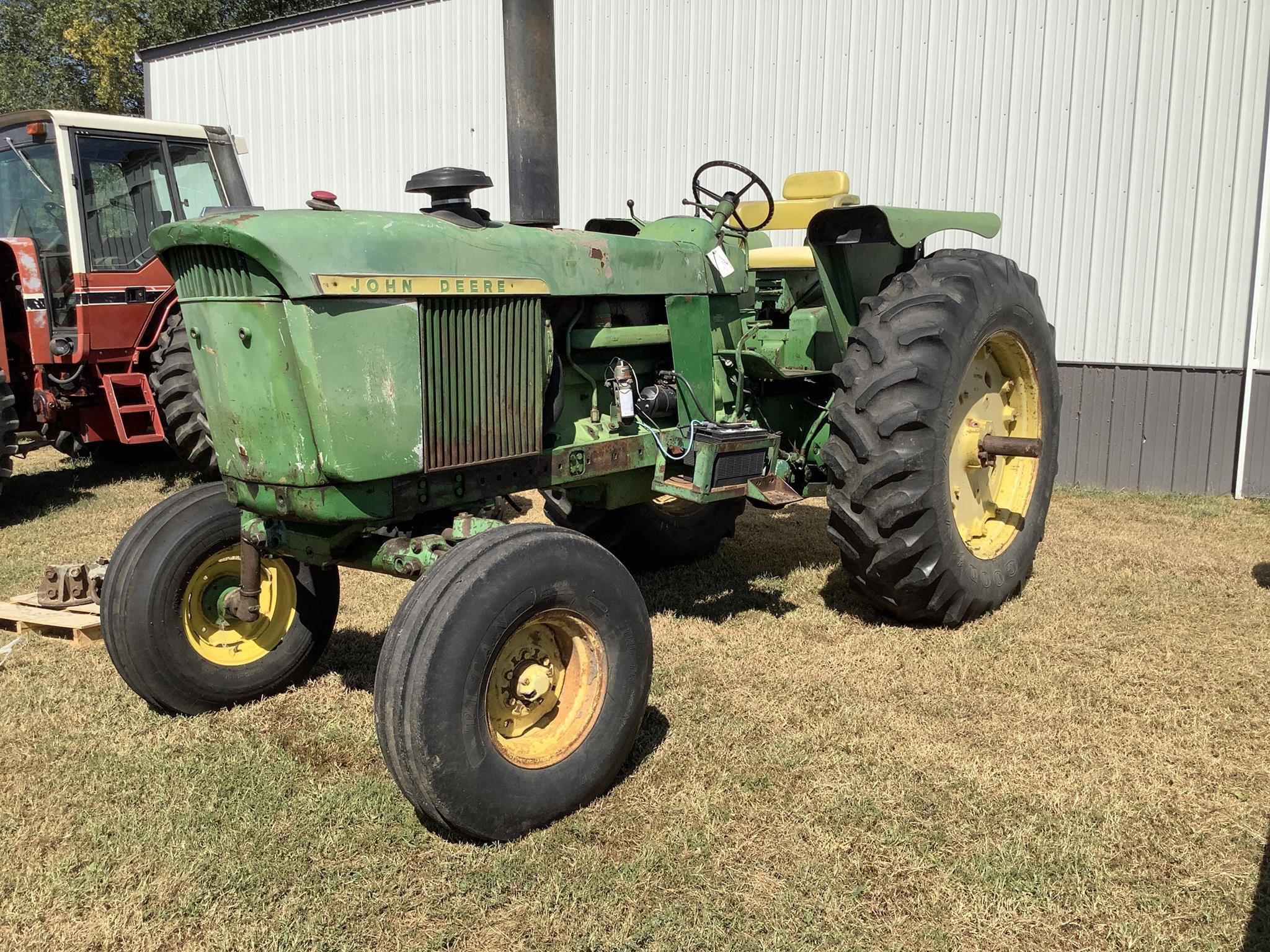 John Deere 4320 Equipment Image0