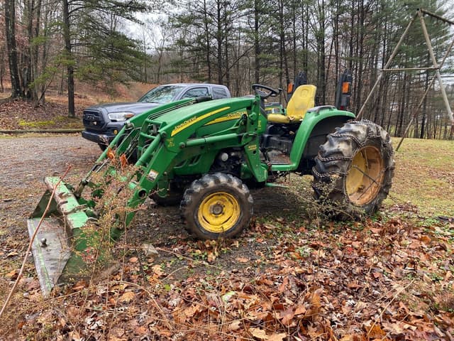 Image of John Deere 4320 equipment image 3