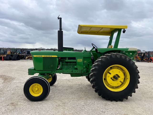 Image of John Deere 4320 equipment image 4